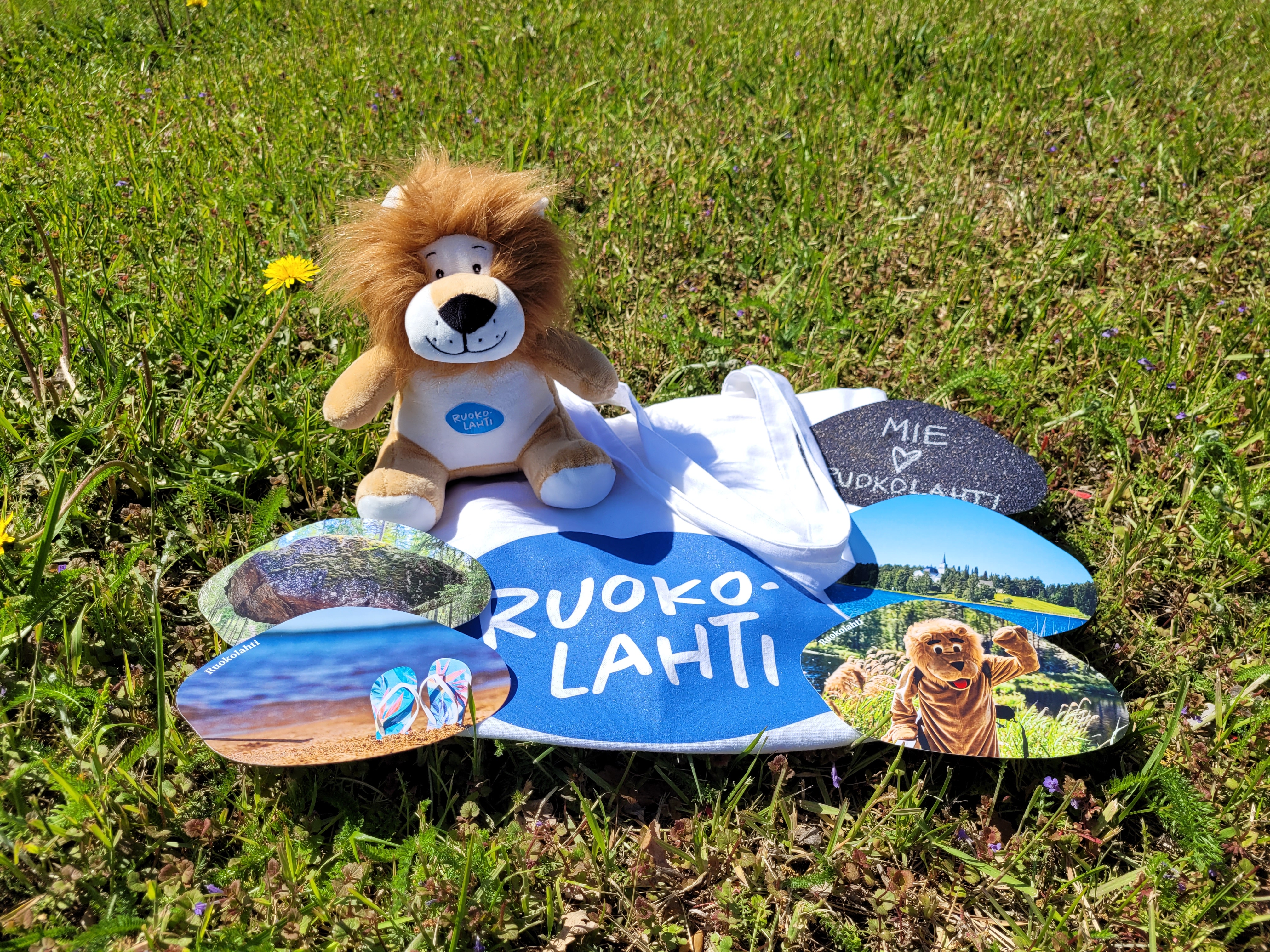 Ruokolahti mini lion, postcards and bag