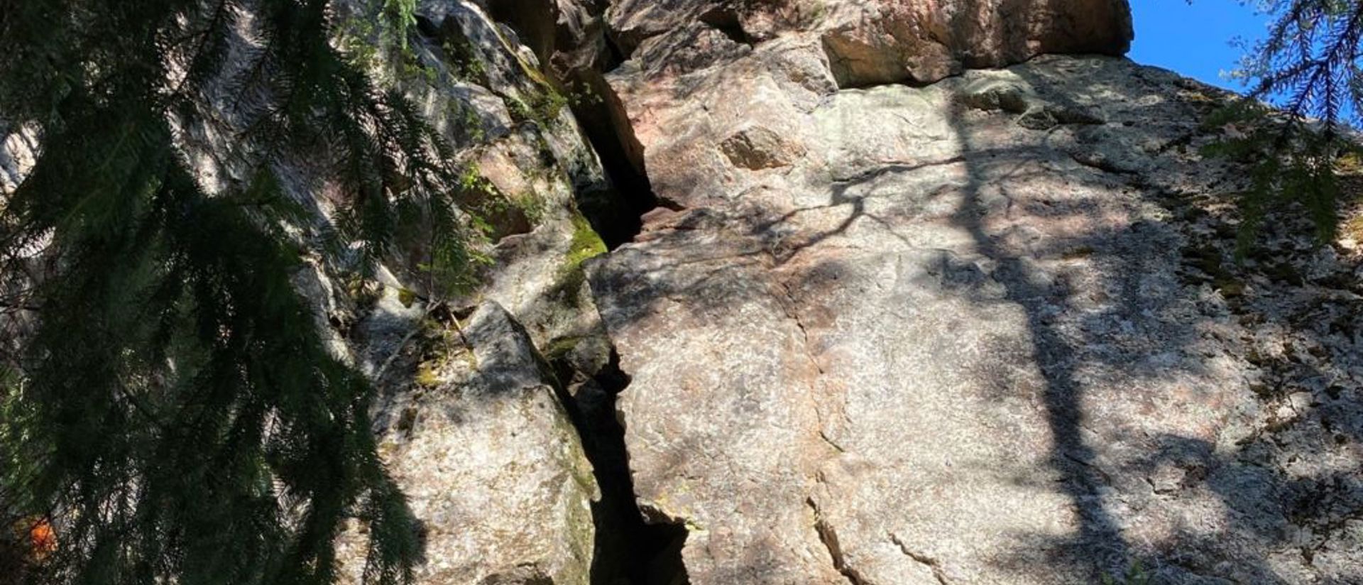 Lassilan linnavuori ja luola