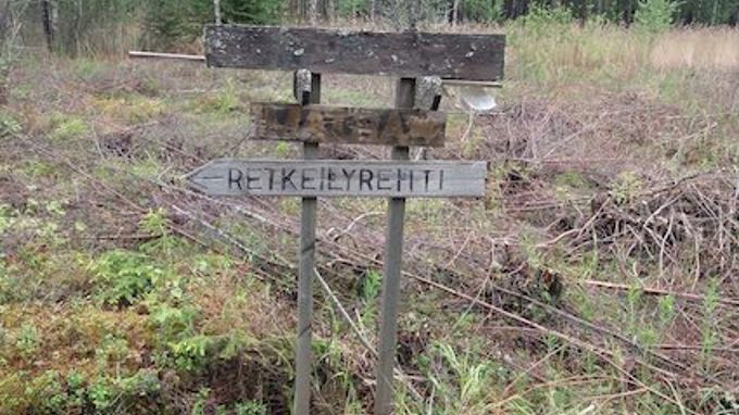 A sign in Mustakulkkula trail