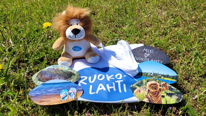 Ruokolahti mini lion, postcards and bag